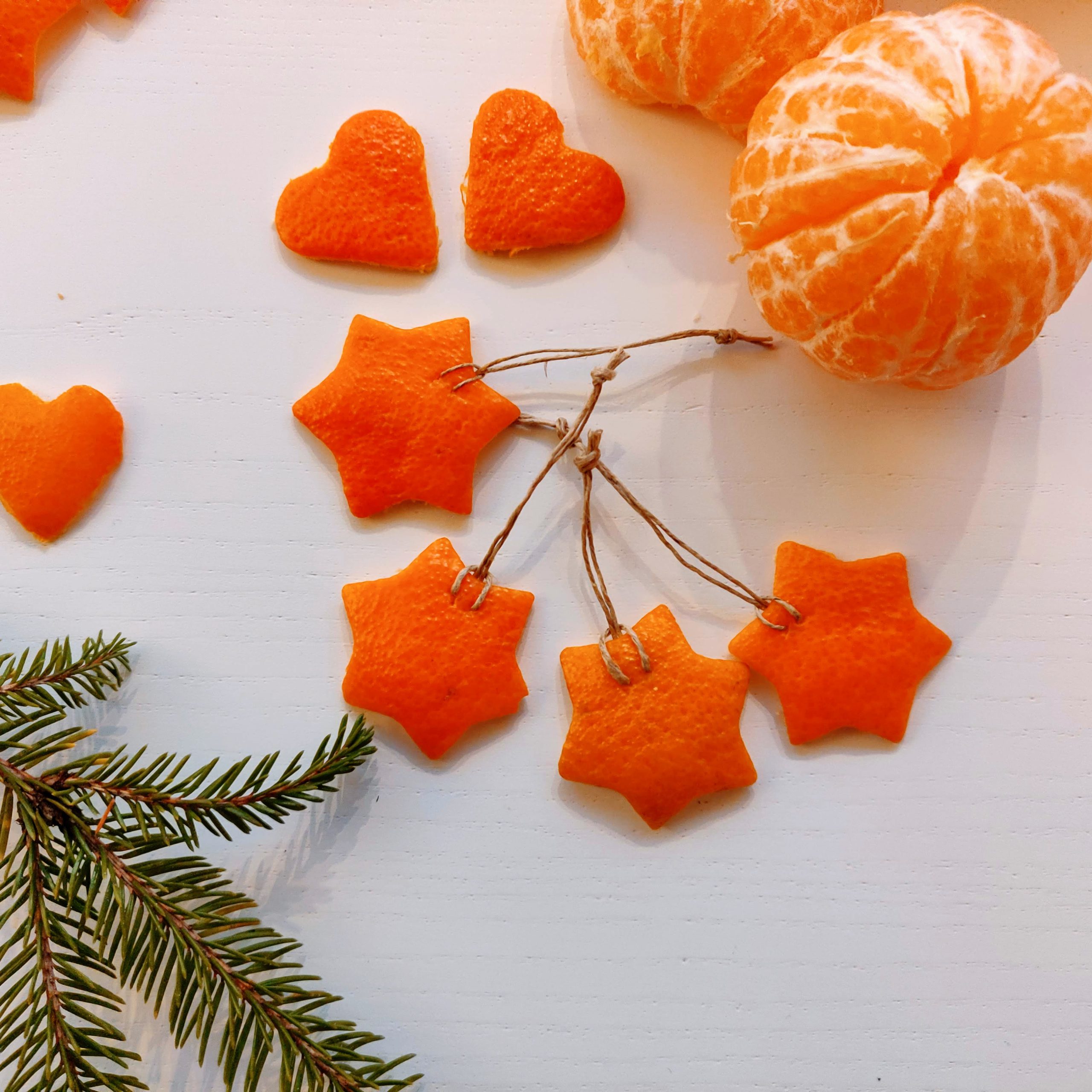 Csillag- és szív alakú mandarinhéj díszek